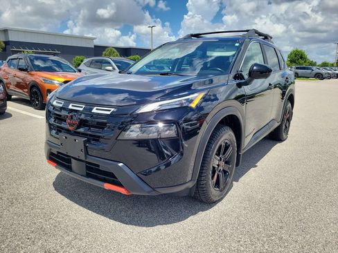 Used 2025 Nissan Rogue SV w/ Rock Creek Premium Package AWD/4WD image 9