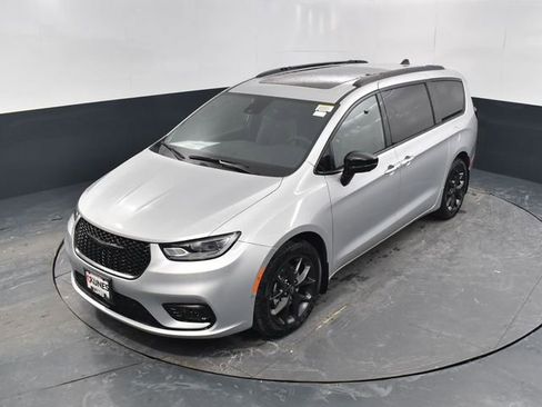 New 2026 Chrysler Pacifica Limited image 48