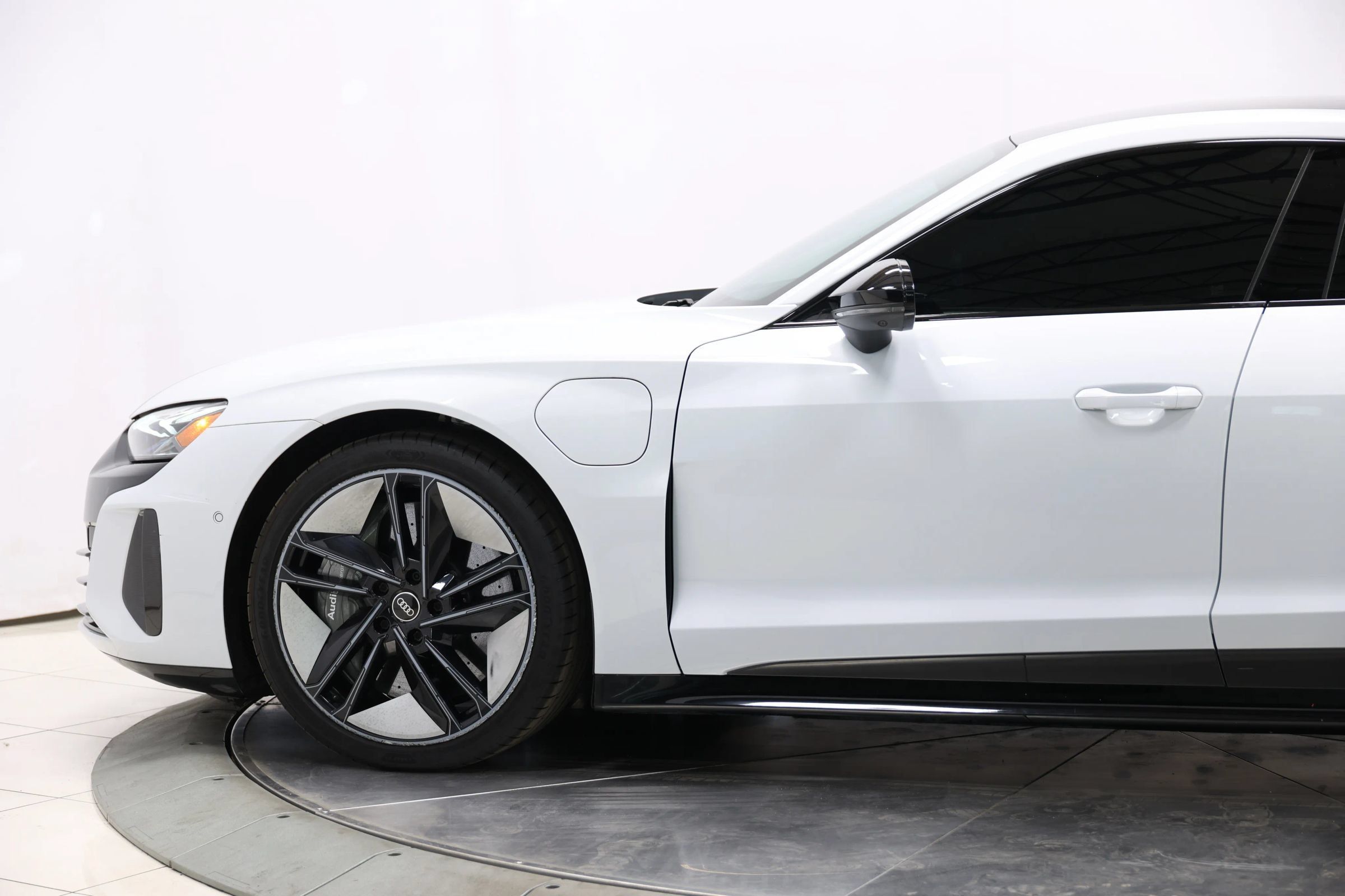 Used 2023 Audi RS e-tron GT w/ Carbon Performance Package AWD/4WD image 8