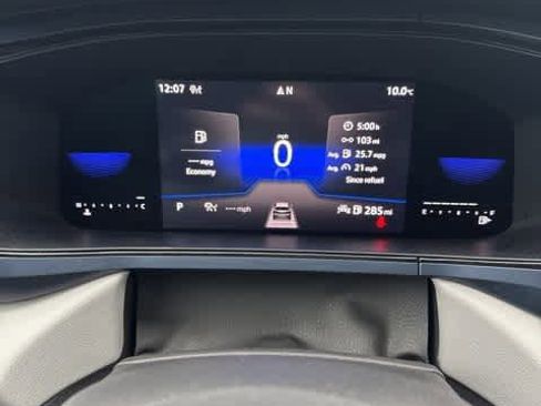 Certified 2022 Volkswagen Taos SE w/ Panoramic Sunroof Package image 14