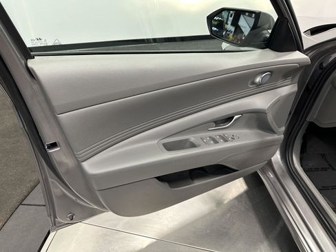 Certified 2023 Hyundai Elantra SEL w/ Convenience Package image 9