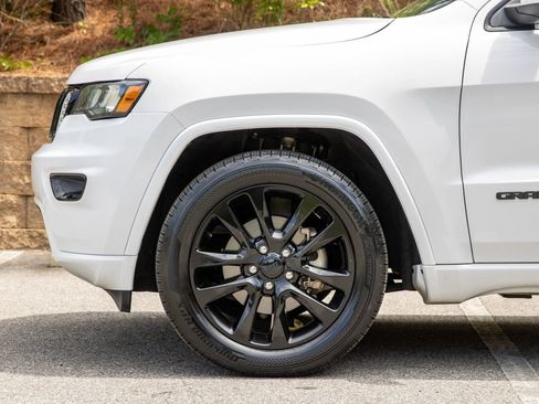 Used 2020 Jeep Grand Cherokee Altitude RWD image 9