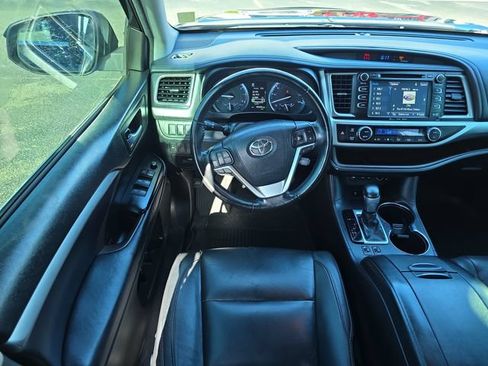 Used 2018 Toyota Highlander XLE FWD image 13