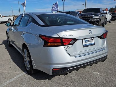 Used 2022 Nissan Altima 2.5 SR