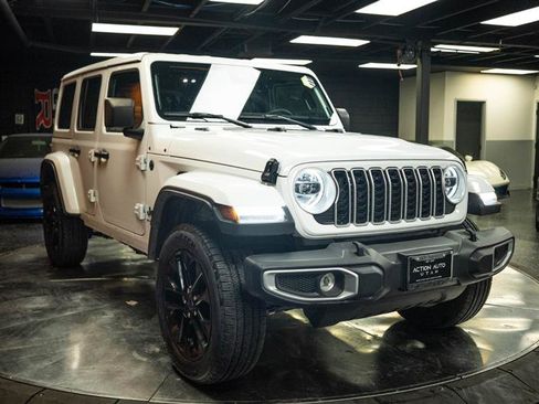 Used 2025 Jeep Wrangler Unlimited Sahara w/ Safety Group AWD/4WD image 5