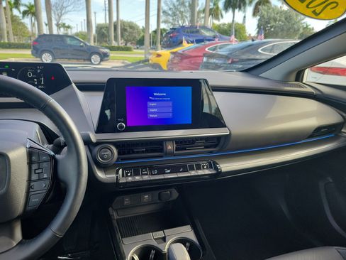 Certified 2025 Toyota Prius FWD image 17