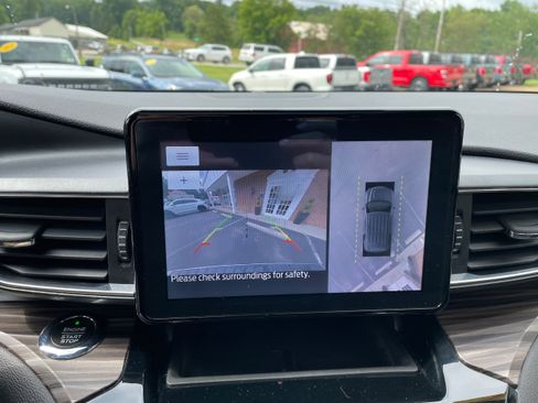 Used 2021 Ford Explorer Limited w/ Equipment Group 301A AWD/4WD image 25