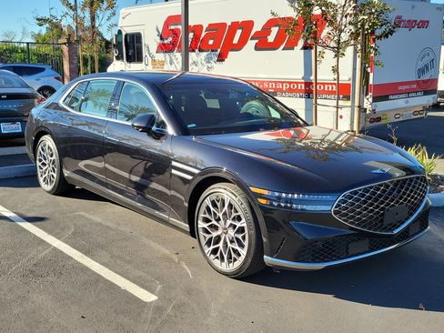 Used 2024 Genesis G90 3.5T image 3