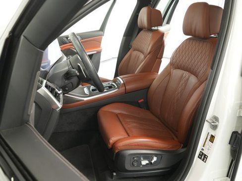 Used 2025 BMW X7 M60i image 39