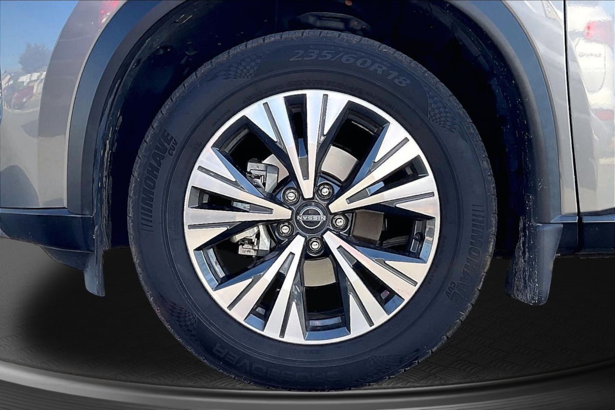 Used 2023 Nissan Rogue SV FWD image 9