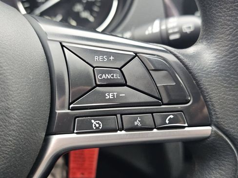 Used 2021 Nissan Rogue Sport S image 17