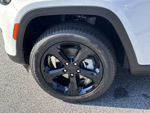 New 2025 Jeep Grand Cherokee Limited w/ Black Appearance Package image 14