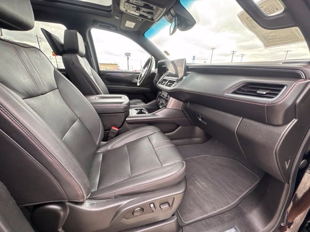 Used 2023 Chevrolet Suburban RST w/ Sport Performance Package AWD/4WD image 21