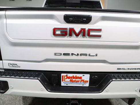 Used 2023 GMC Sierra 2500 Denali w/ Denali Ultimate Package AWD/4WD image 8