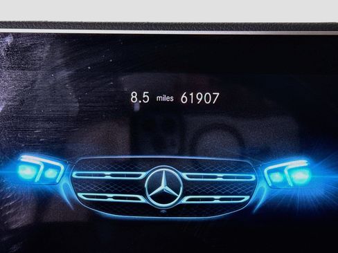 Used 2023 Mercedes-Benz GLS 450 4MATIC image 13