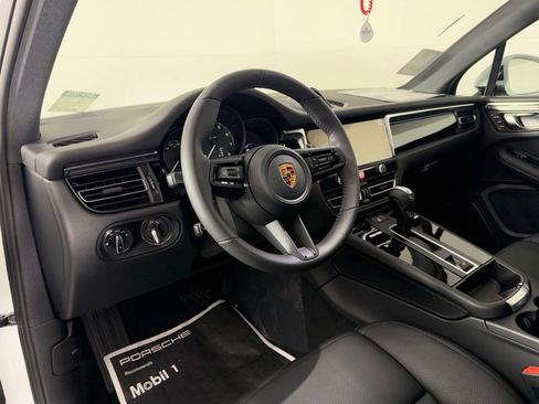 New 2026 Porsche Macan image 4