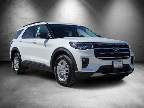 New 2026 Ford Explorer Active w/ Active Comfort Package image 2