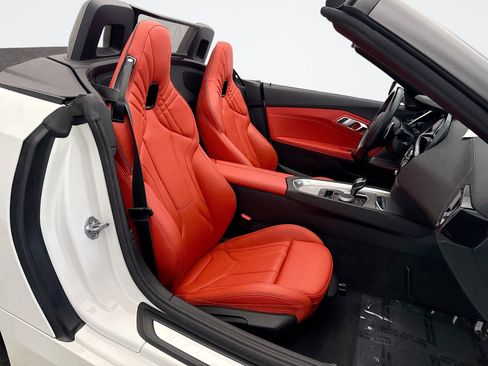 Used 2021 BMW Z4 M40i RWD image 17