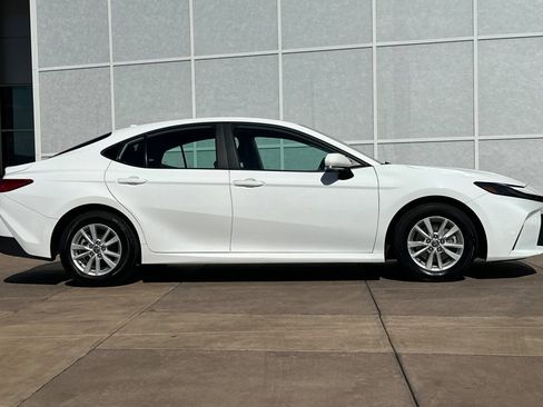 Certified 2025 Toyota Camry LE image 3
