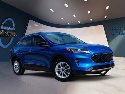 Used 2020 Ford Escape SE image 2
