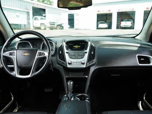 Used 2017 Chevrolet Equinox Premier w/ Enhanced Convenience Package AWD/4WD image 10