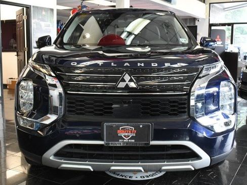 Used 2023 Mitsubishi Outlander SE AWD/4WD image 2