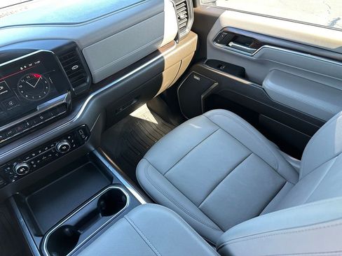 Used 2024 GMC Sierra 2500 SLT w/ SLT Premium Package image 28