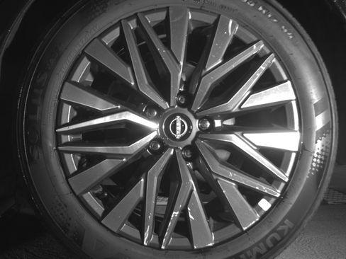 Used 2025 Nissan Altima 2.5 SV FWD image 14