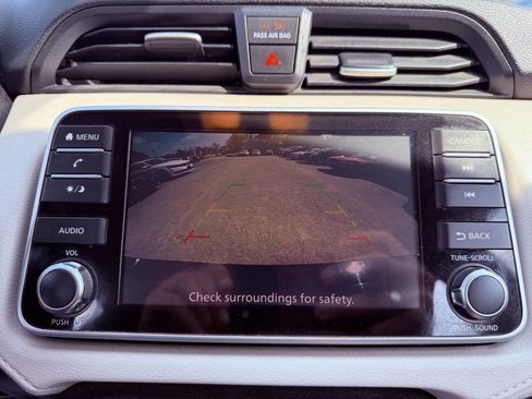 Used 2021 Nissan Versa SV image 30