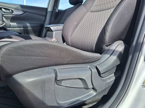 Used 2019 Nissan Rogue S FWD image 10