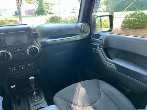 Used 2017 Jeep Wrangler Sport AWD/4WD image 18