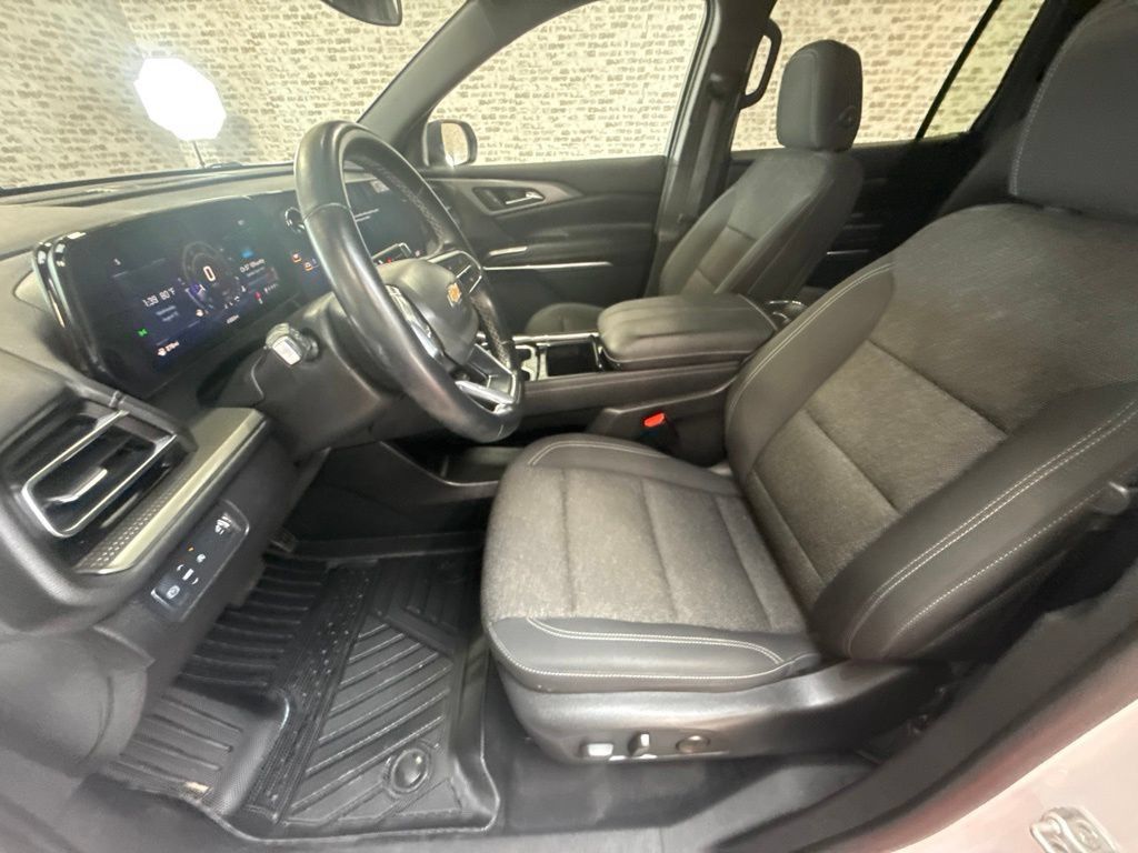Used 2024 Chevrolet Traverse LT FWD image 25