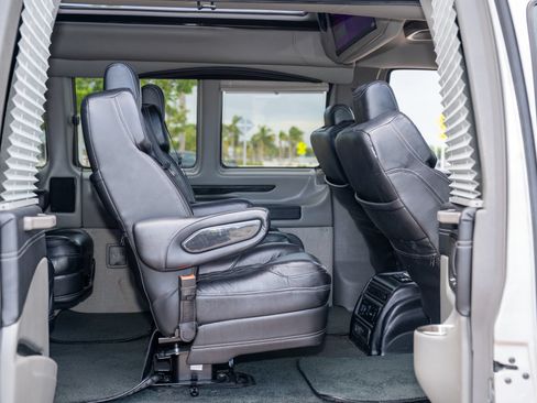 Used 2022 GMC Savana 2500 Extended RWD image 35