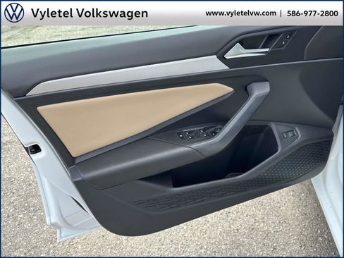 Used 2020 Volkswagen Jetta SE w/ SE Cold Weather Package image 15