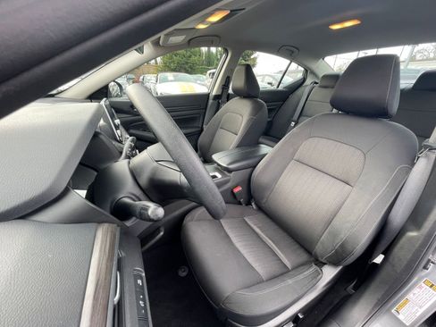 Used 2025 Nissan Altima 2.5 SV image 31