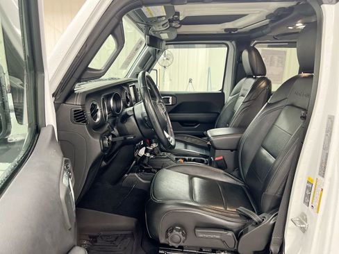 Used 2022 Jeep Wrangler Unlimited Sahara w/ Cold Weather Group image 19