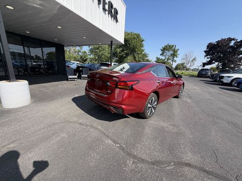 Used 2022 Nissan Altima 2.5 SV w/ SV Premium Package AWD/4WD image 8