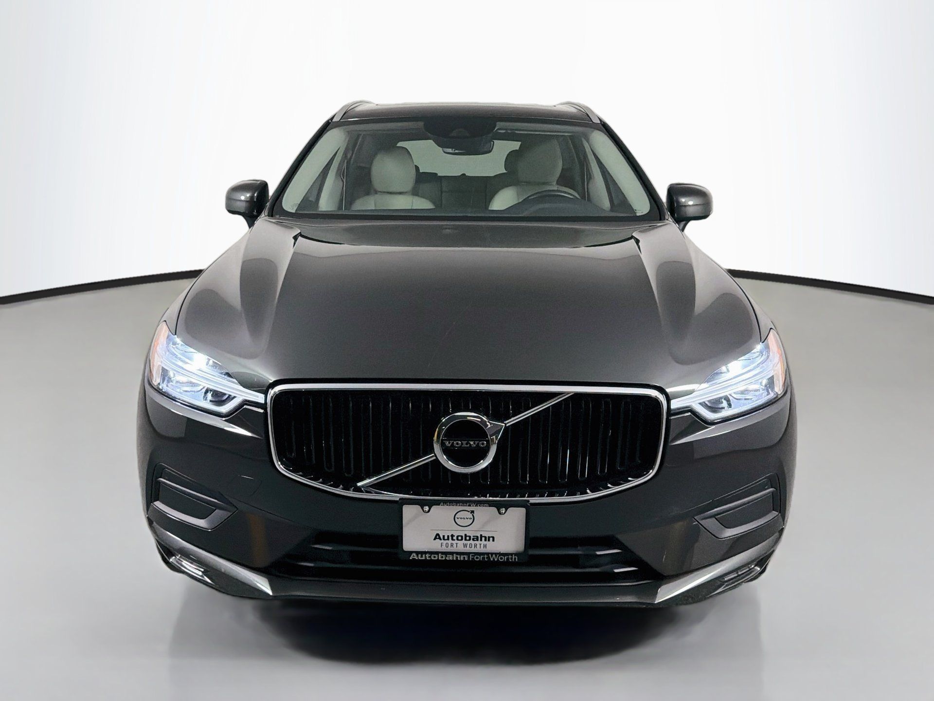 Used 2021 Volvo XC60 T5 Momentum w/ Premium Package FWD image 2