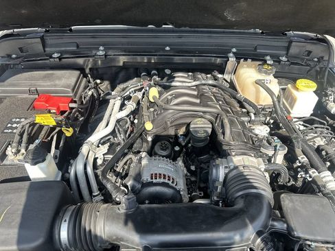 Used 2022 Jeep Gladiator Sport AWD/4WD image 12