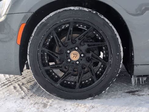 Used 2019 Chrysler 300 Touring image 14