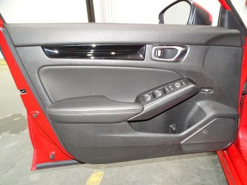 Used 2022 Honda Civic Touring image 17