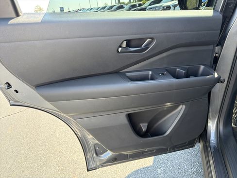 Used 2024 Nissan Pathfinder S AWD/4WD image 22