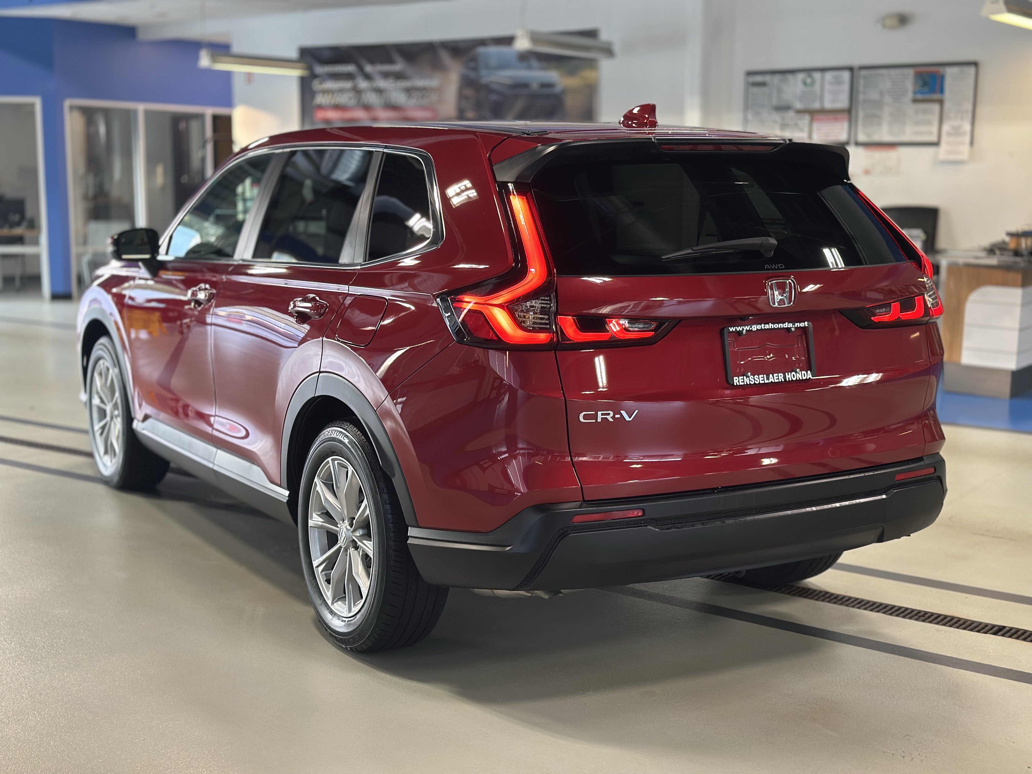 Used 2025 Honda CR-V EX image 8
