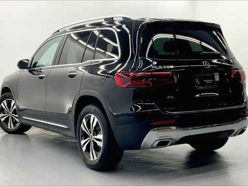 Used 2026 Mercedes-Benz GLB 250 image 2