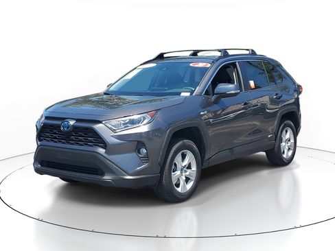 Certified 2020 Toyota RAV4 XLE AWD/4WD image 3
