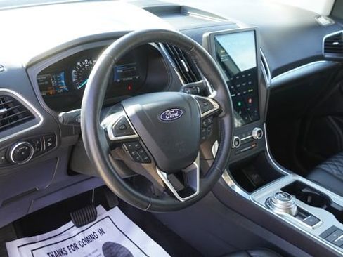 Used 2024 Ford Edge Titanium image 17