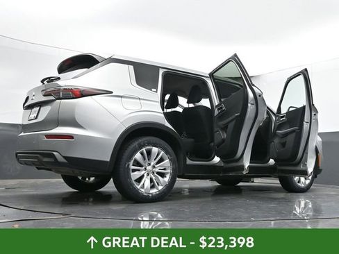 Used 2025 Mitsubishi Outlander ES image 74