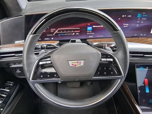 Certified 2025 Cadillac Escalade ESV Sport Platinum w/ LPO, Floor Liner Package AWD/4WD image 11