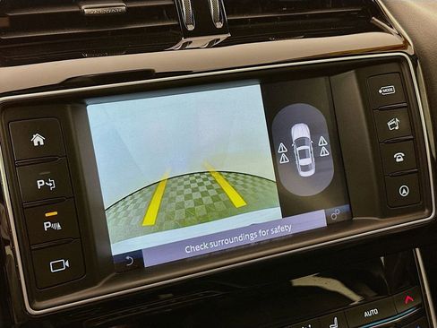 Used 2018 Jaguar XE R-Sport image 18