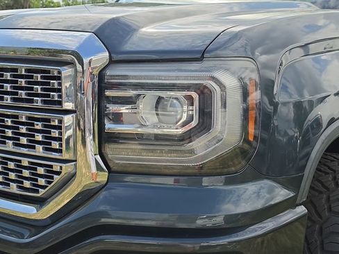 Used 2017 GMC Sierra 1500 Denali w/ Denali Ultimate Package AWD/4WD image 9